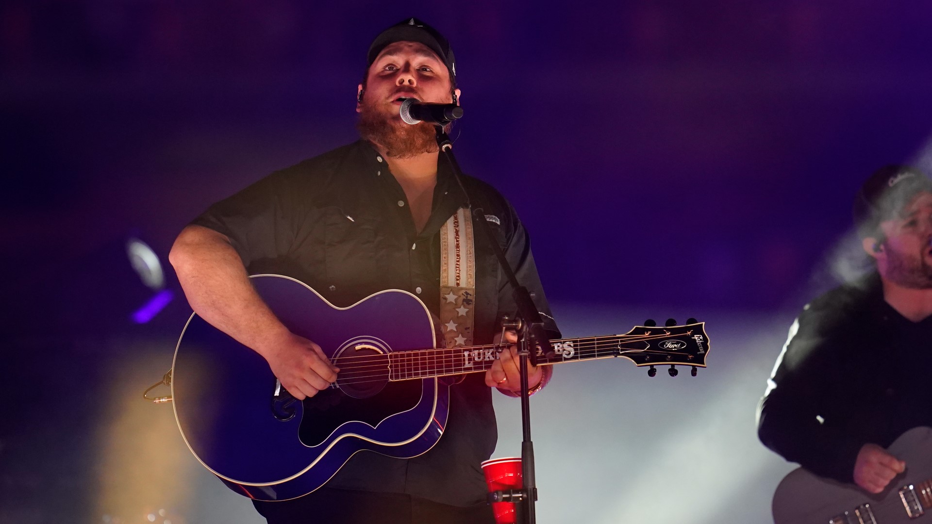 A look at the Cowboys Thanksgiving record by halftime show genre | wfaa.com