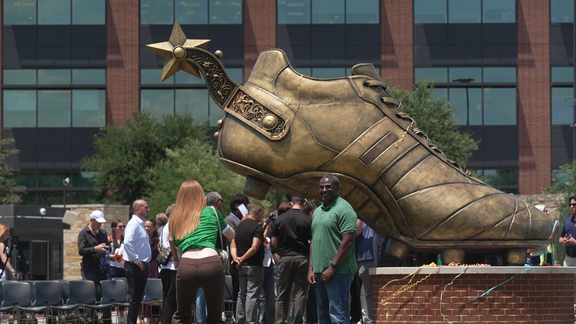 New World Cup sculpture arrives in Arlington as North Texas