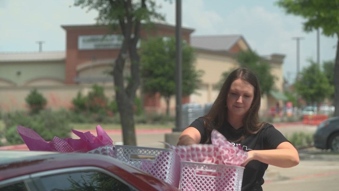 Allen mall reopening: Teacher leads effort to support employees - Vimarsana News