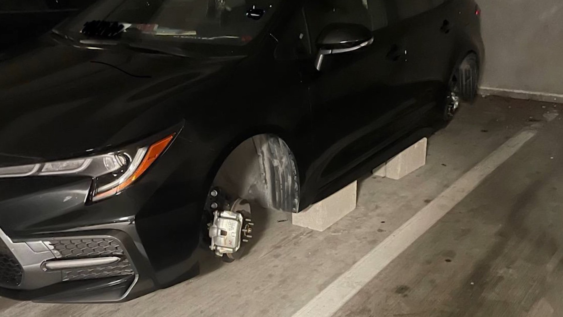 "They [thieves] only want to get paid in cash. They're selling a Corolla wheel worth $120 for $20, these are all those tells," Massoudi told WFAA.