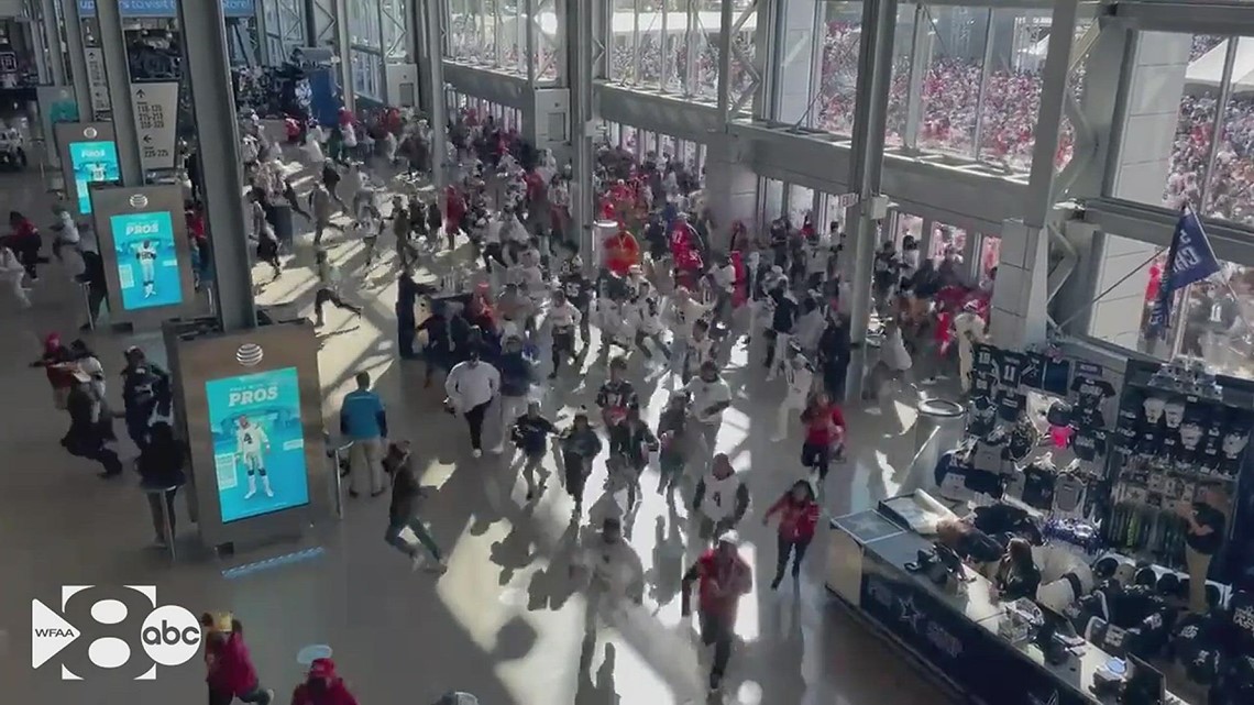 Cowboys fans rush into AT&T Stadium before playoff matchup with 49ers