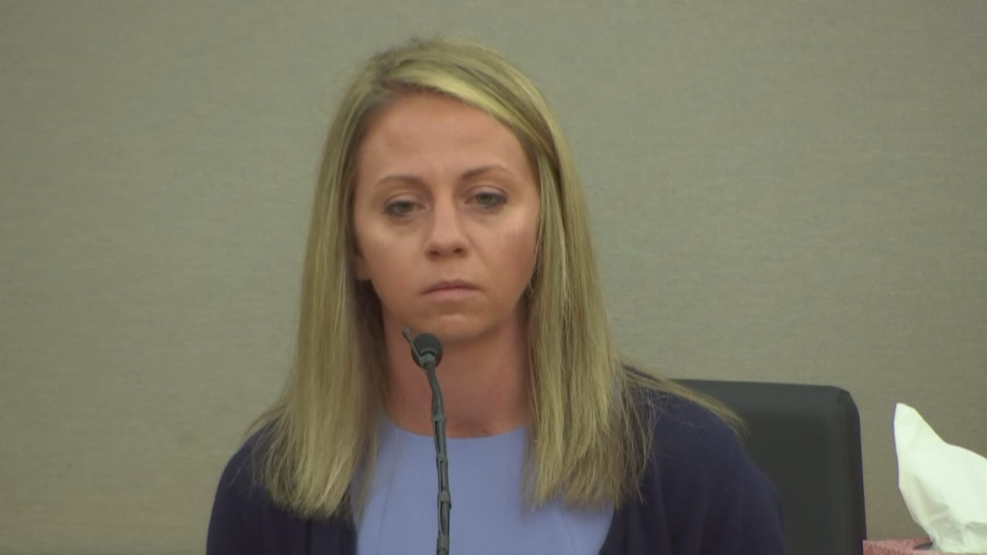 Prosecution questions Amber Guyger about the amount of aid she provided ...