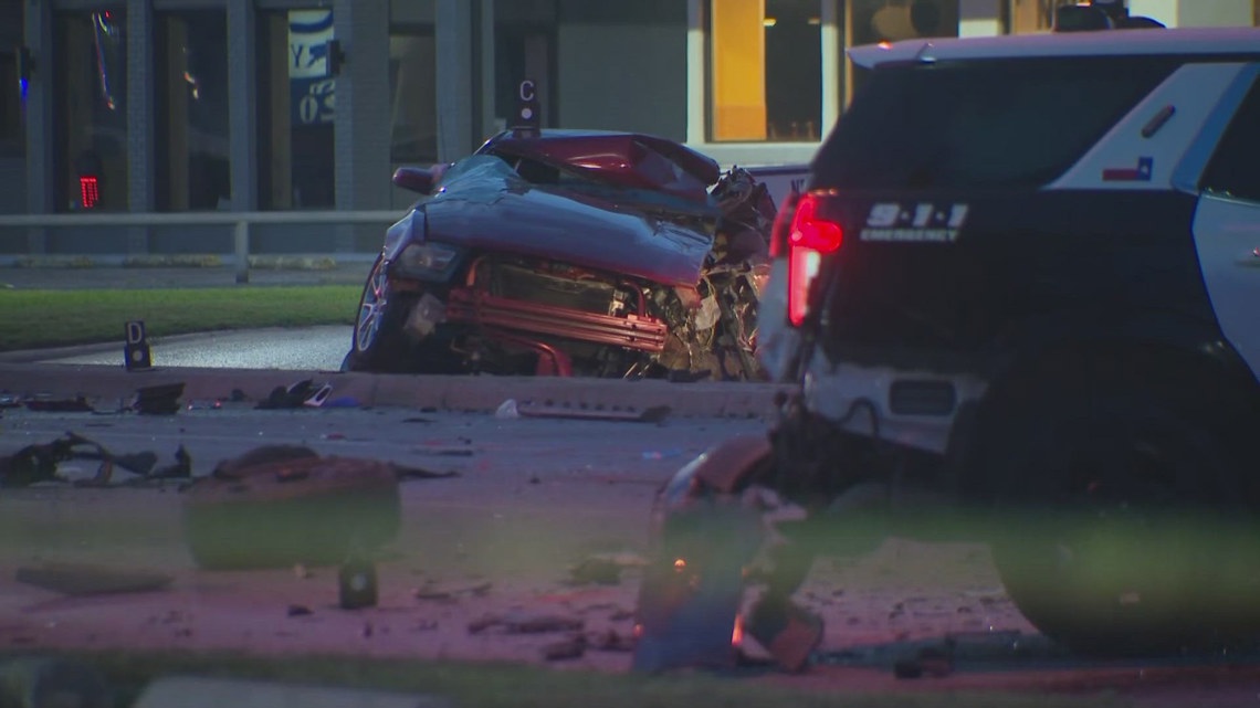 Person killed in crash with Dallas police officers | wfaa.com