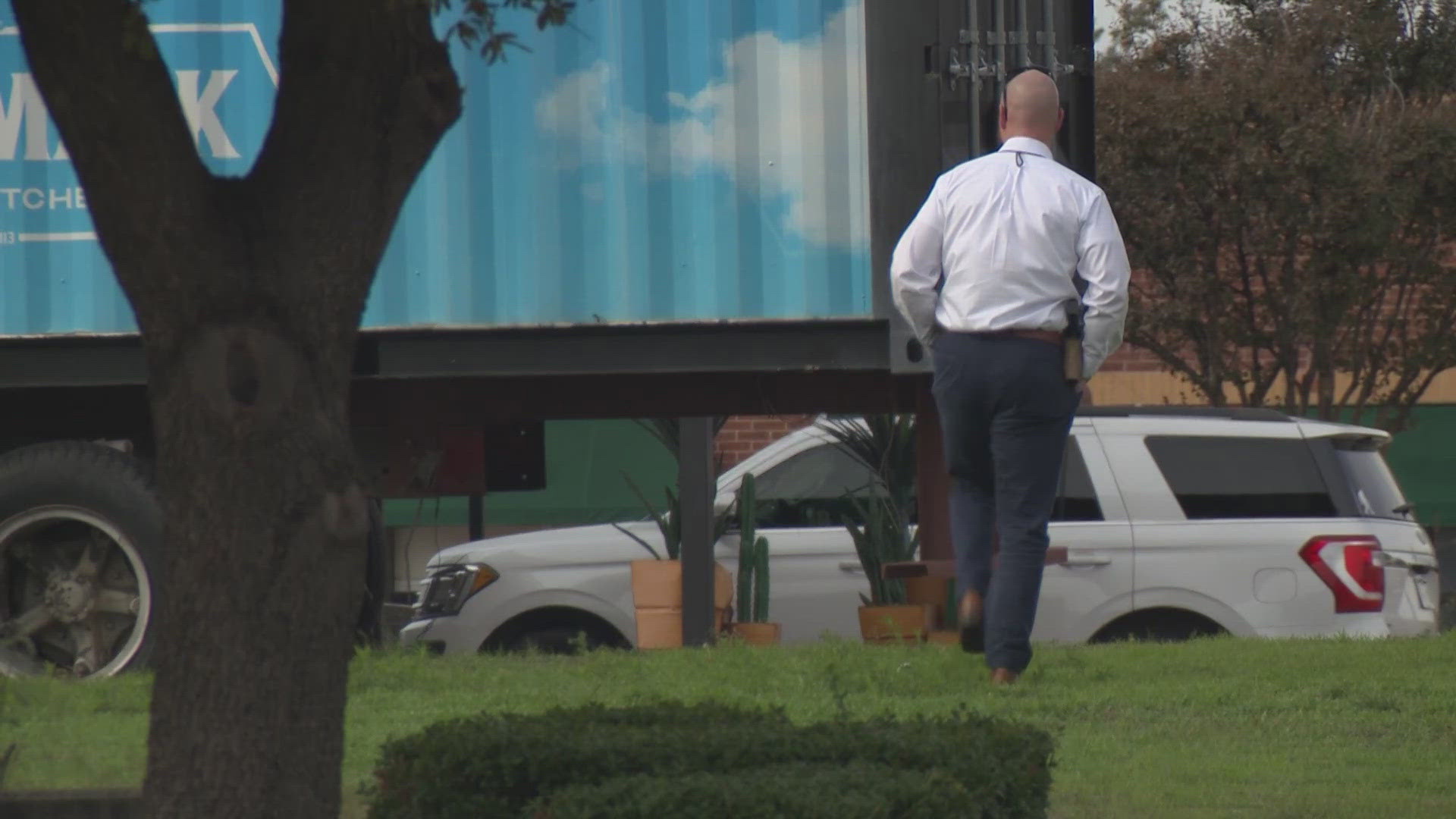 Fort Worth Police search for suspect in deadly restaurant shooting ...