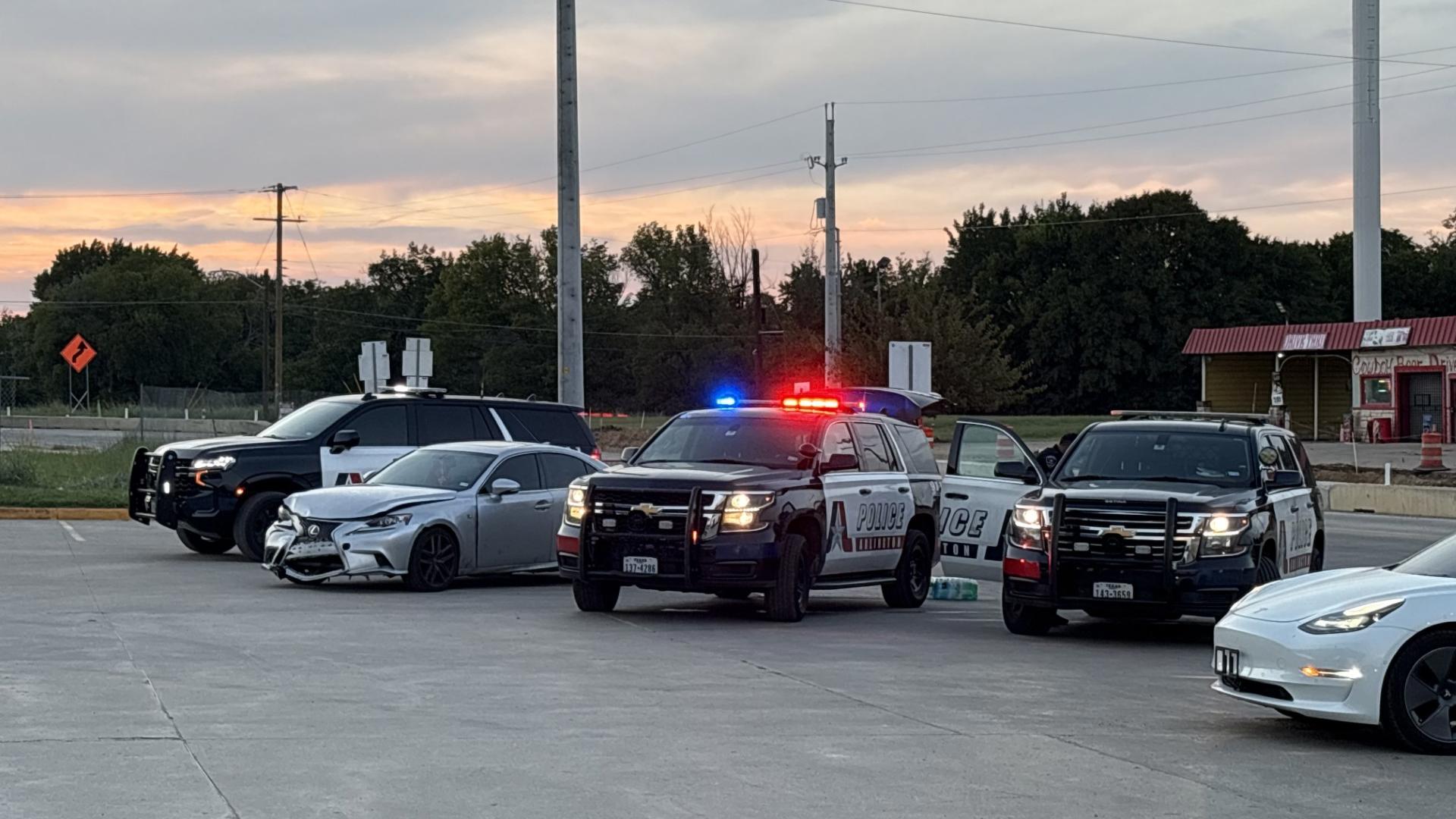 Arlington robbery leads to police chase into Fort Worth, suspect ...