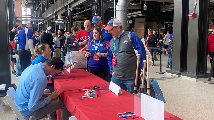 PHOTOS: Texas Rangers pitcher Jacob deGrom signs autographs at 2023 Fan Fest