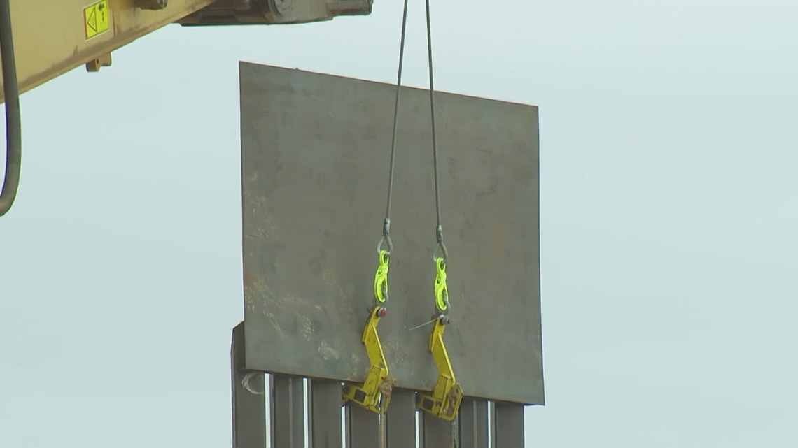 Construction underway along U.S-Mexico border of new wall section ...