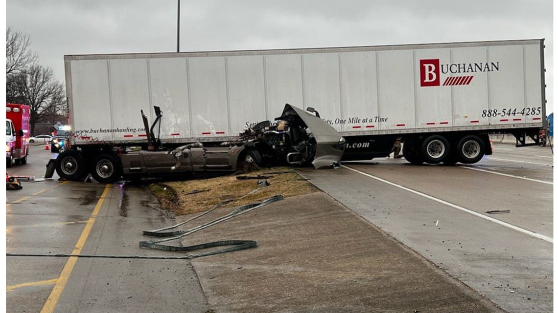 Jackknifed 18-wheeler closes northbound lanes of Interstate 45 in southern  Dallas