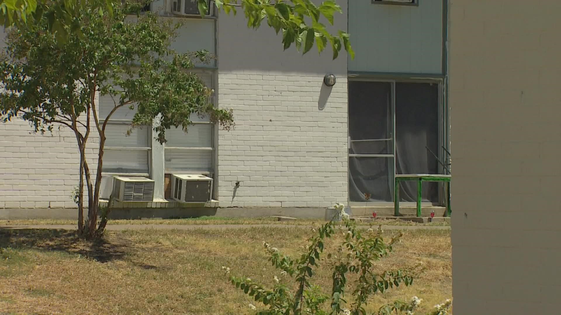 Families in a southwest Oak Cliff apartment say they've been without air condition for days in triple-digit heat.