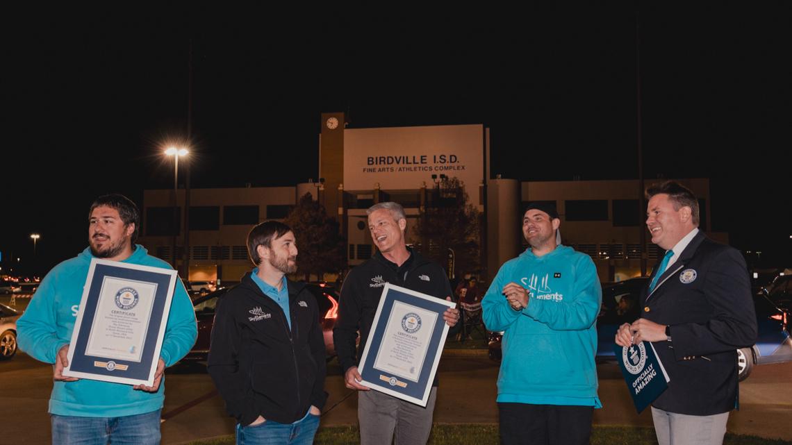 North Texas Holiday Drone Show Breaks 2 Guinness World Records | Wfaa.com