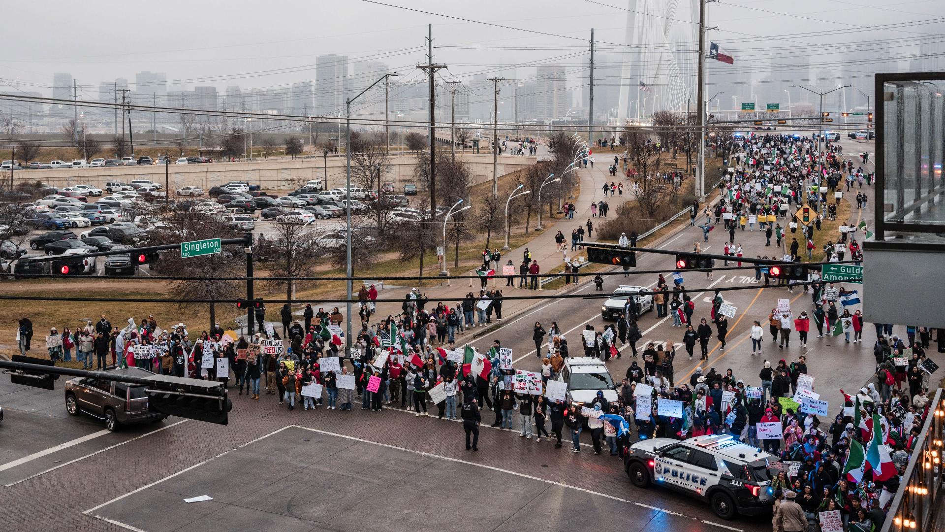 Hundreds protest Trump's immigration policies in Dallas | wfaa.com