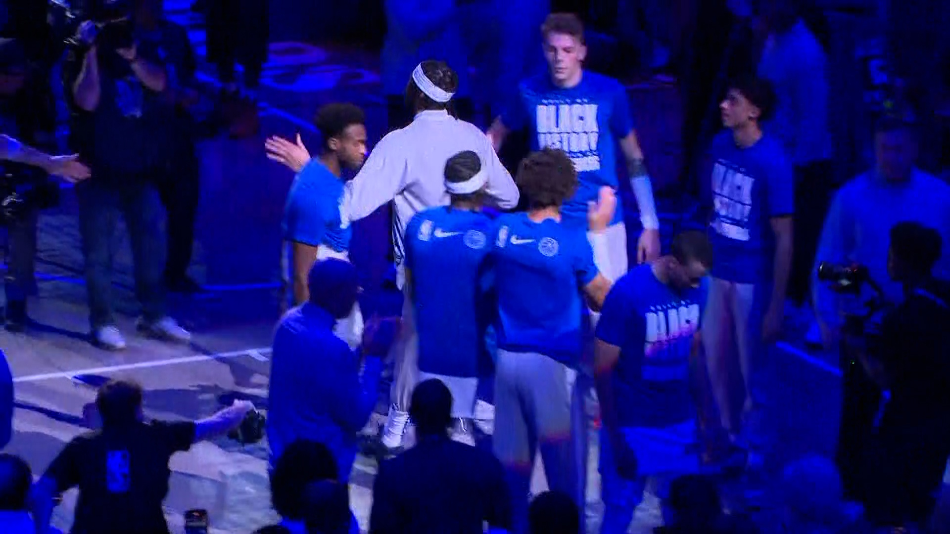 Dallas fans welcome Anthony Davis before the game against the Houston Rockets on Feb. 8.