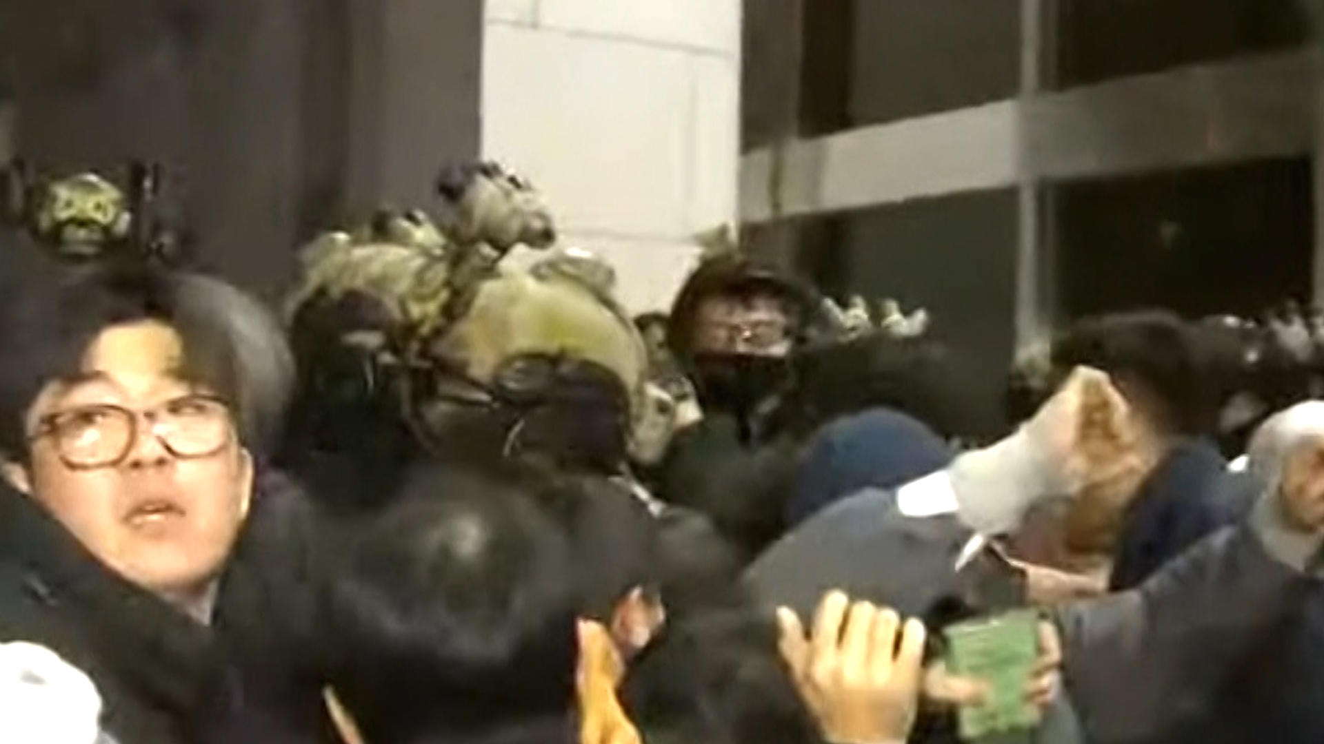 Watch video of the South Korean army blocking the entrance of the National Assembly Member's Building in Seoul on Dec. 3, 2024.