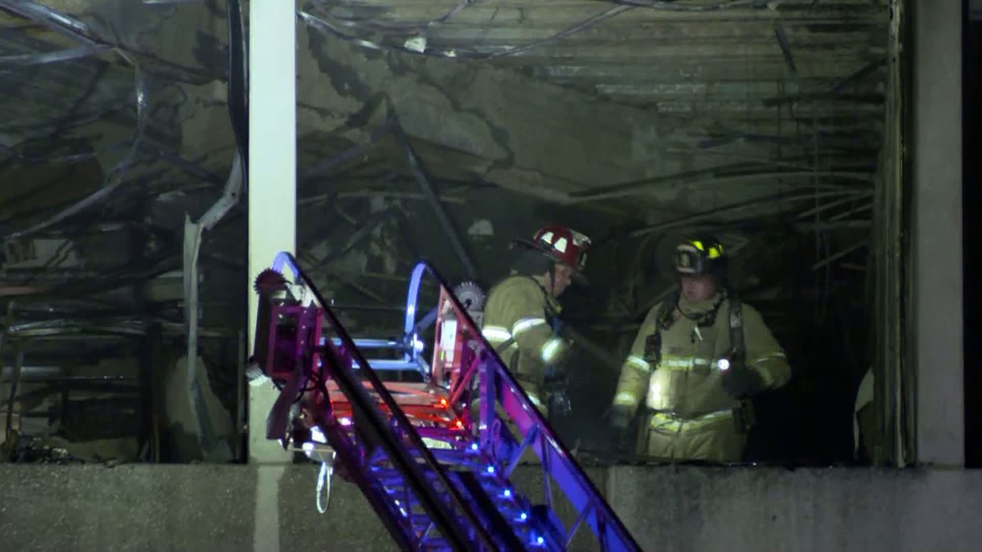 Fort Worth firefighters extinguish flames at high-rise | wfaa.com