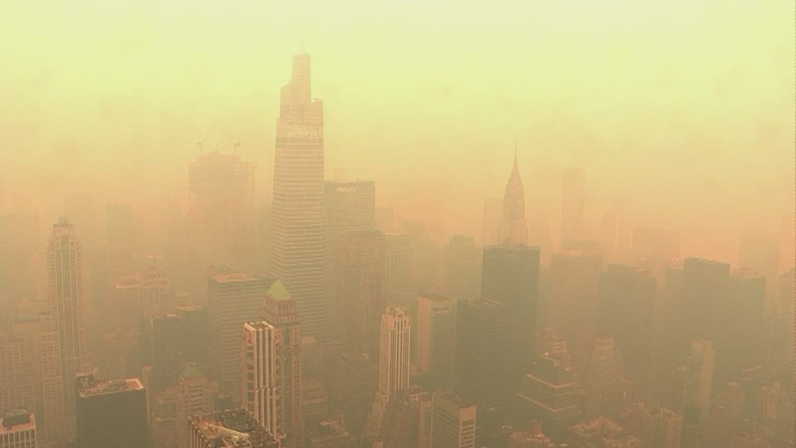 TIME LAPSE: Haze rolls over New York caused by Canadian wildfire