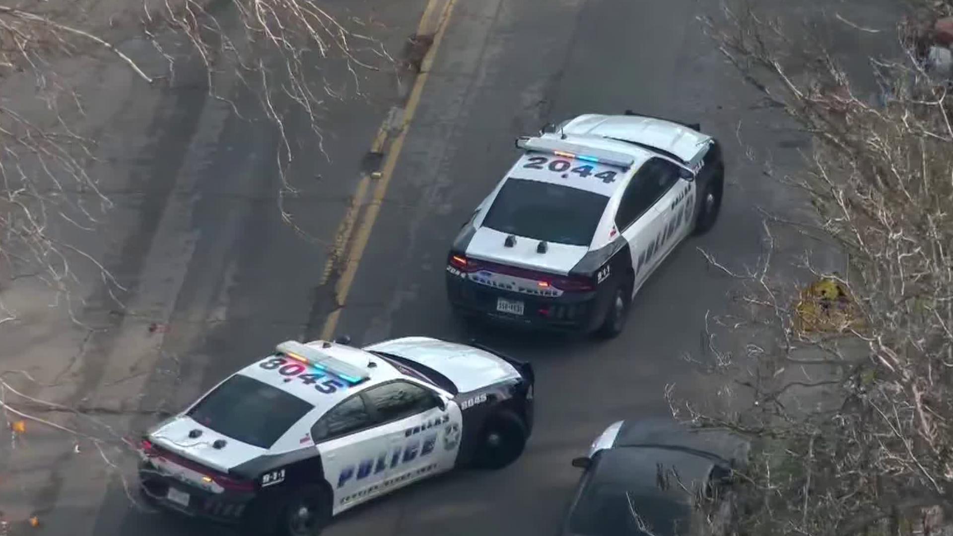 Videos show Dallas officers shooting man who'd allegedly waved gun at ...