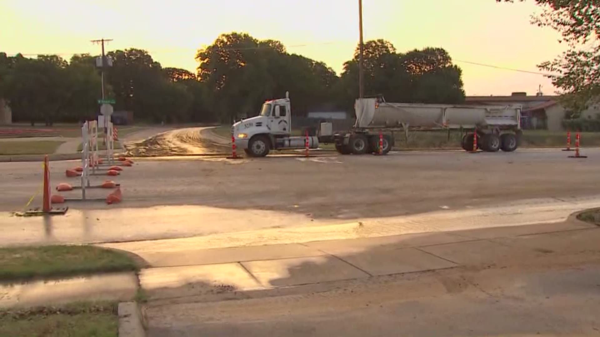 Water main break shuts down Beach Street in Fort Worth | wfaa.com