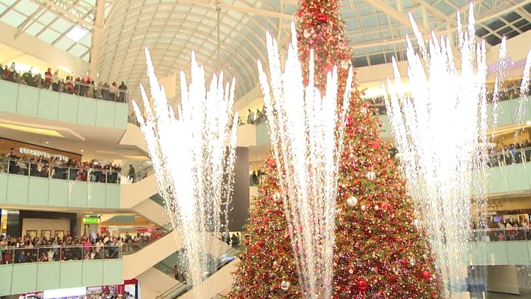 Picture of the Week: Galleria Dallas Christmas Tree, by Andy's Travel Blog