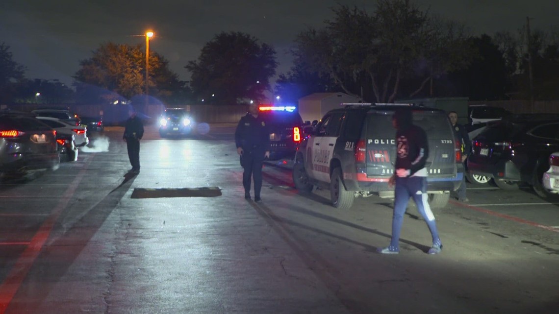 Three shot, killed at Arlington apartment complex | wfaa.com