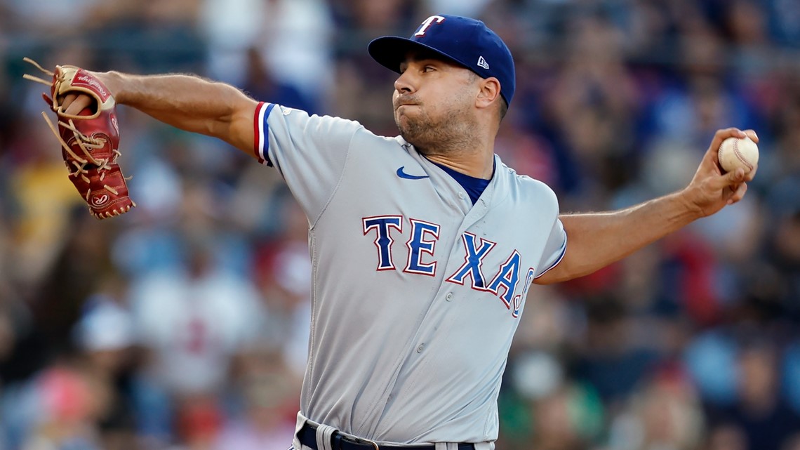 Holland, 3 relievers pitch Giants past Rangers