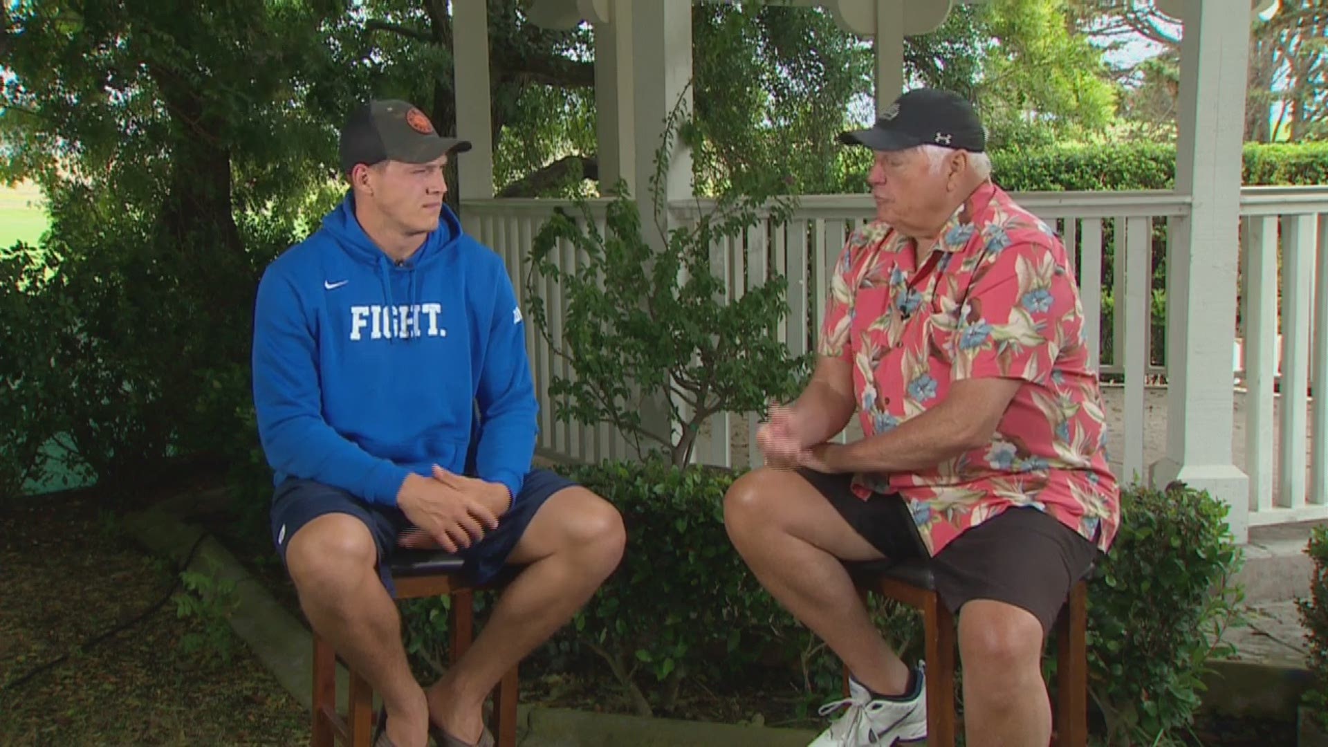 BREAKING: LB Leighton Vander Esch is back, re-signs on a two-year