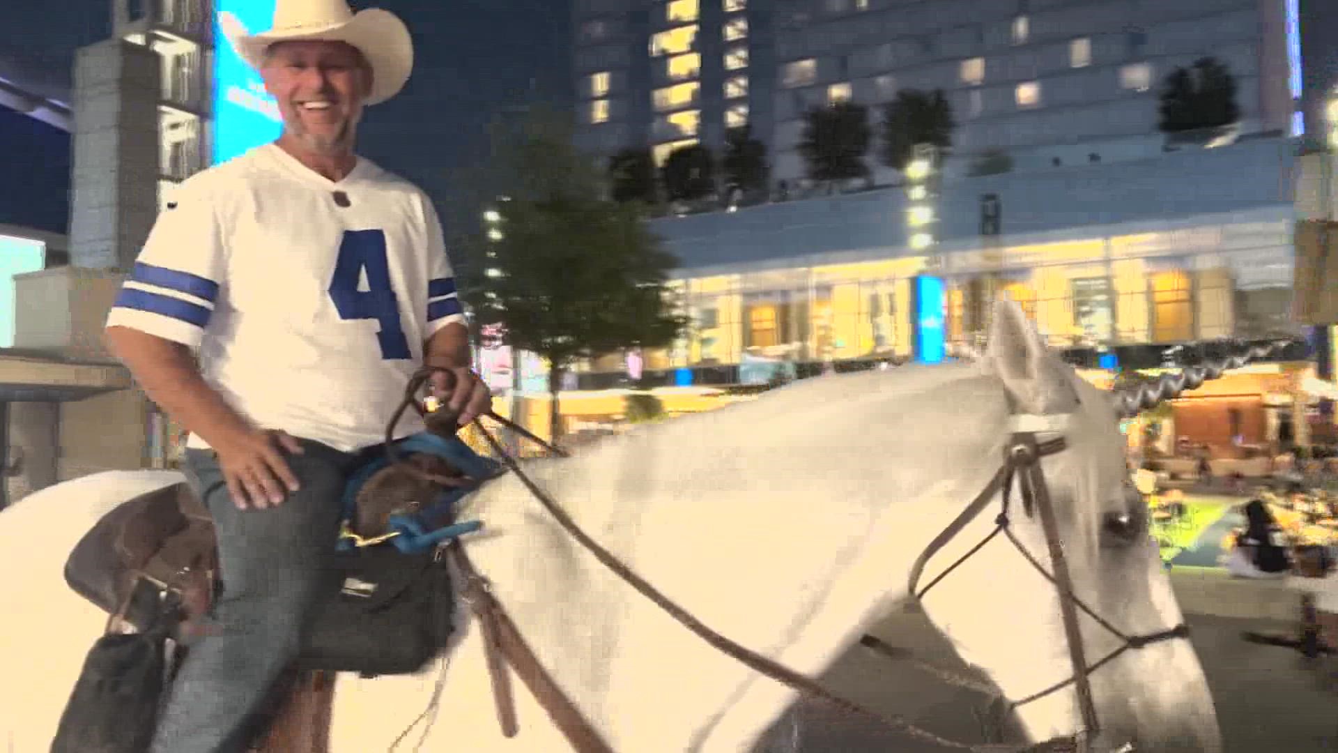 Dallas Cowboys Fan Celebrates Win Over The Bengals By Riding A Horse Into  Walmart