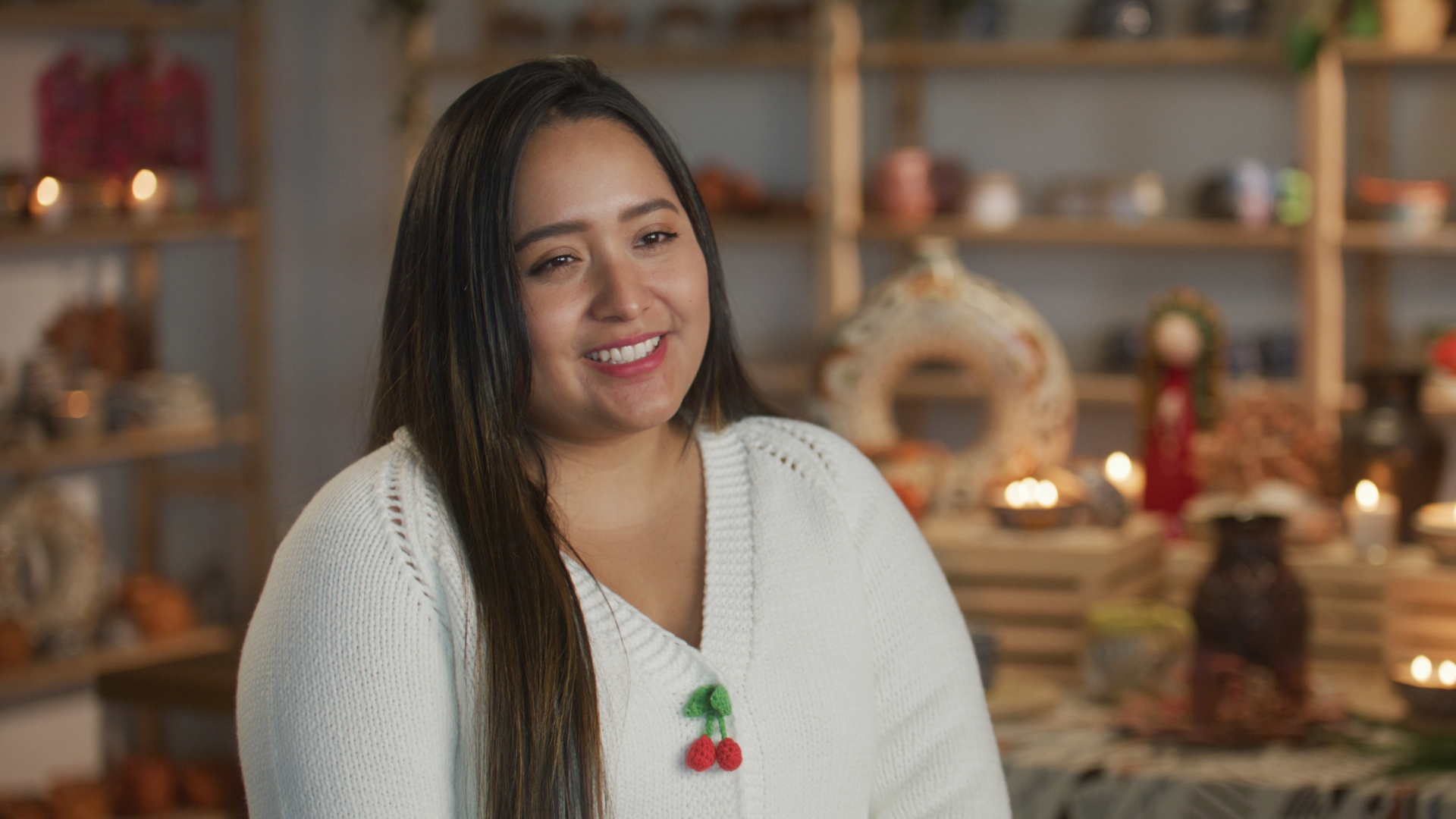 Sharing Mexican culture through candles, Luz y Tierra is spreading light while collaborating with and promoting the work of regional artists.