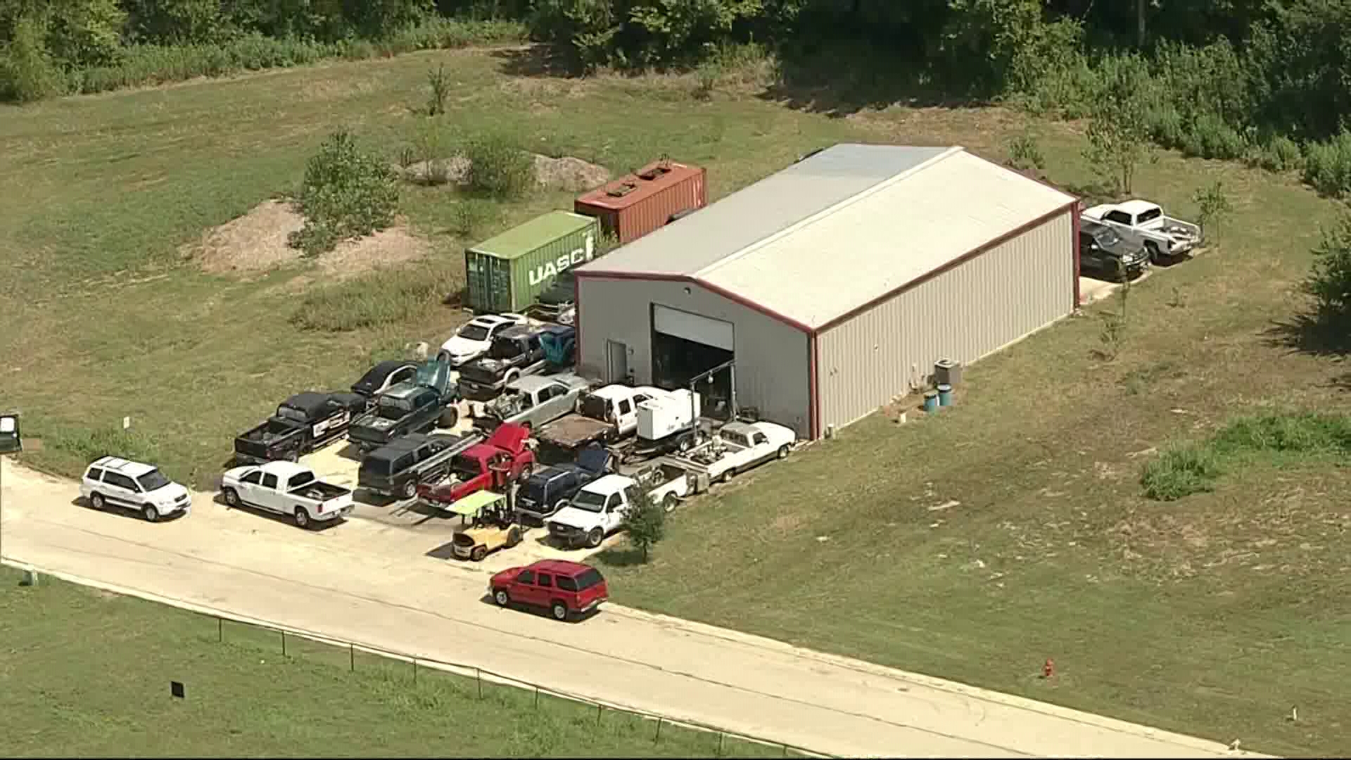 Kennedale PD: Man killed after car falls on top of him | wfaa.com