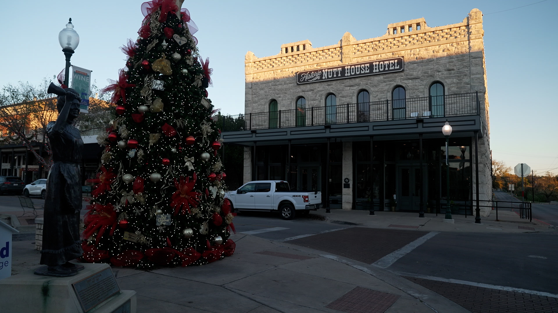 Granbury, Texas historic Nutt House hotel re-opens after fire | wfaa.com