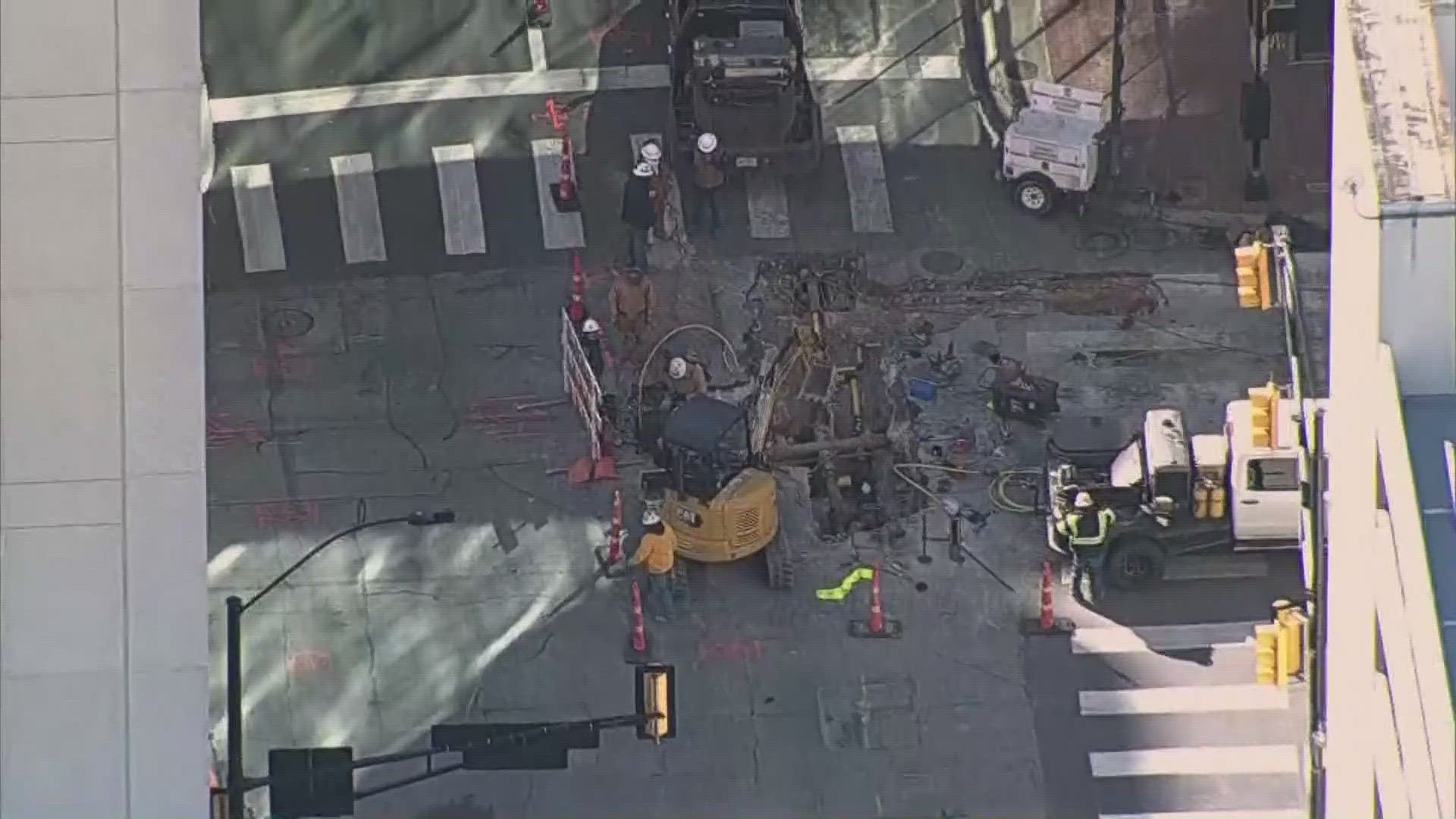 Emergency crews rushed to 7th and Commerce St. in Downtown Fort Worth where a construction crew hit a gas line.