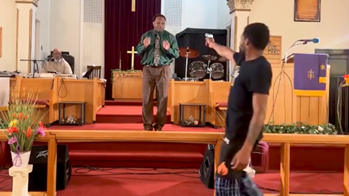 VIDEO: Gun jams on man who pointed weapon at pastor during church service | wfaa.com