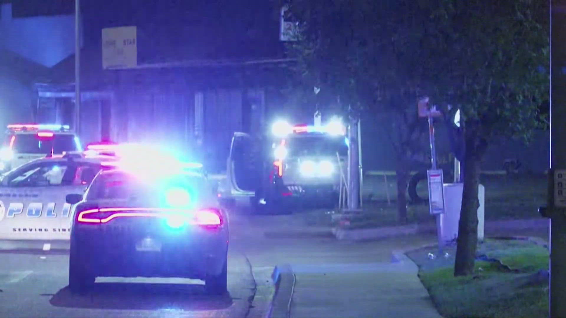 A Dallas police officer shot and killed a suspect after a struggle overnight in the 2900 block of South Lancaster Road, police said.