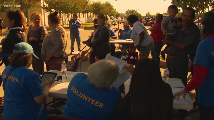 New Mobile Food Pantry Brings Fresh Foods To Some Dallas Food