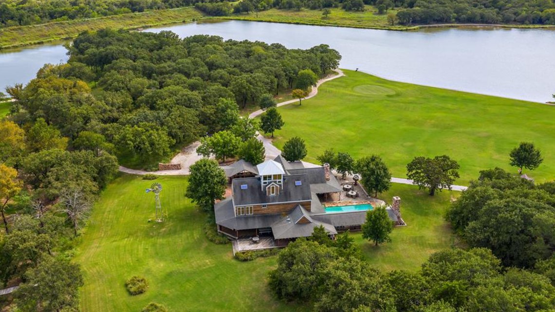 Texas ranches for sale Prairie Oaks Ranch has 10 lakes, golf