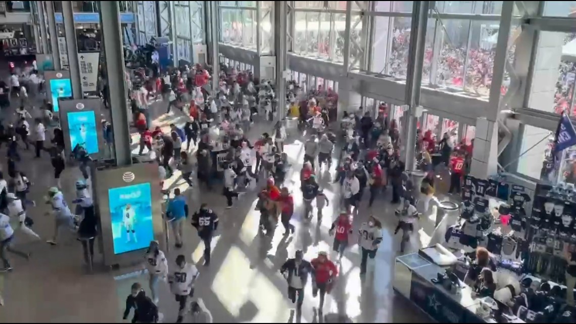 Dallas Cowboys: Fans pour into AT&T Stadium for Niners matchup