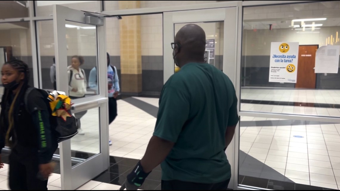 'Dads on Duty' in DeSoto ISD working to make a difference in local schools - Vimarsana News