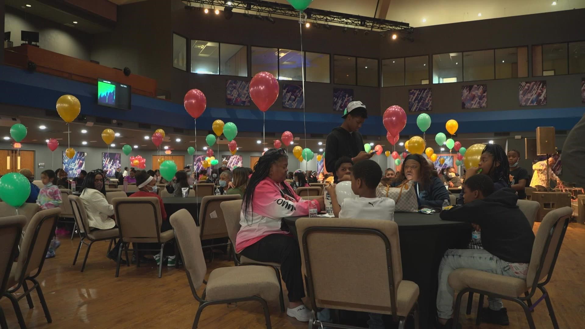 Volunteers are taking time to celebrate grandparents who are raising their grandchildren alone. They're sponsoring a grandparent's family for Christmas.