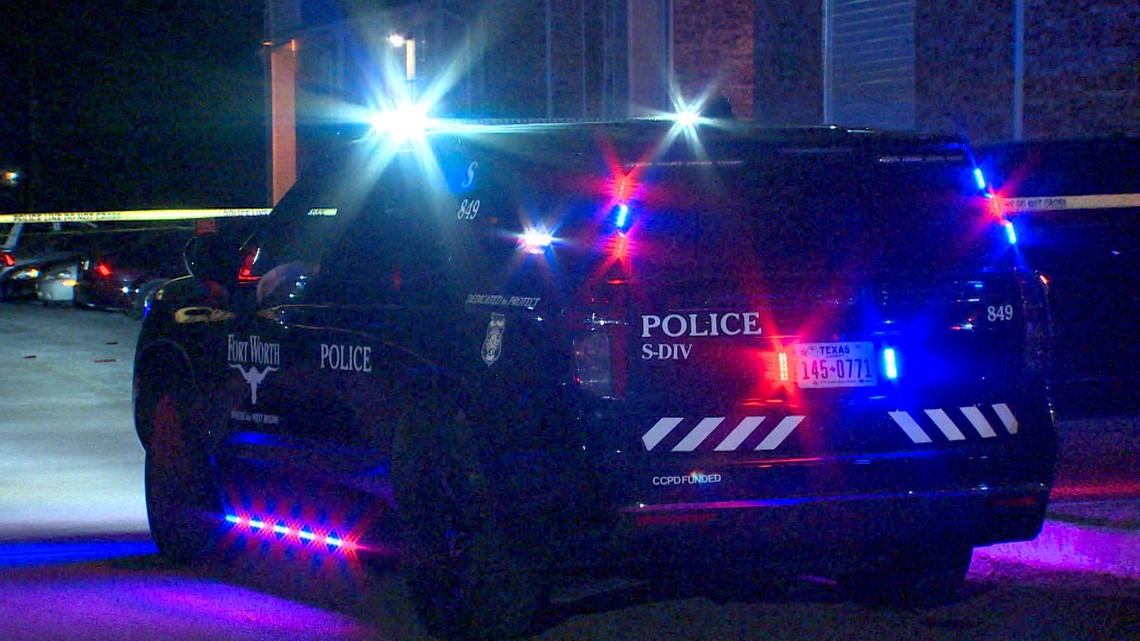 Fort Worth apartment shooting: 2 injured in apparent robbery | wfaa.com