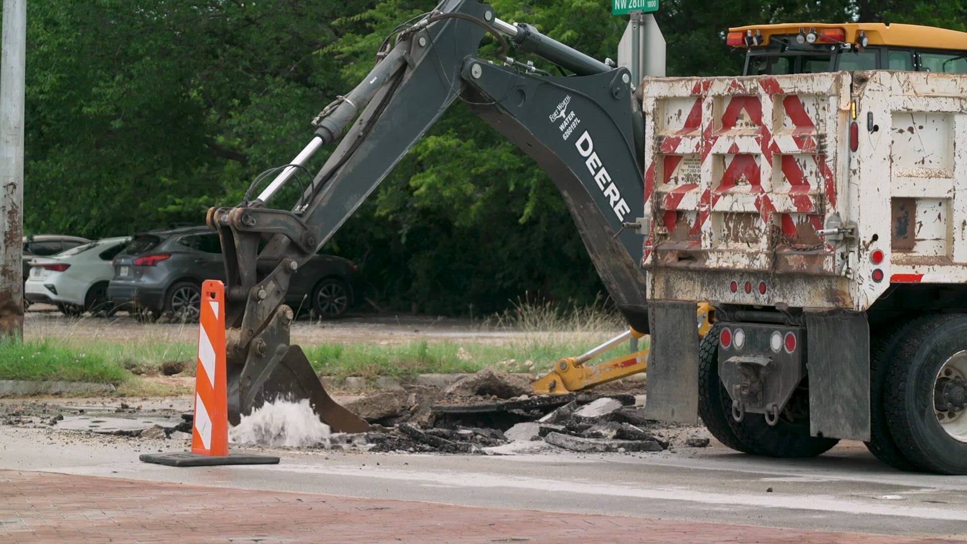Water main break floods Fort Worth neighborhood, triggers boil water ...
