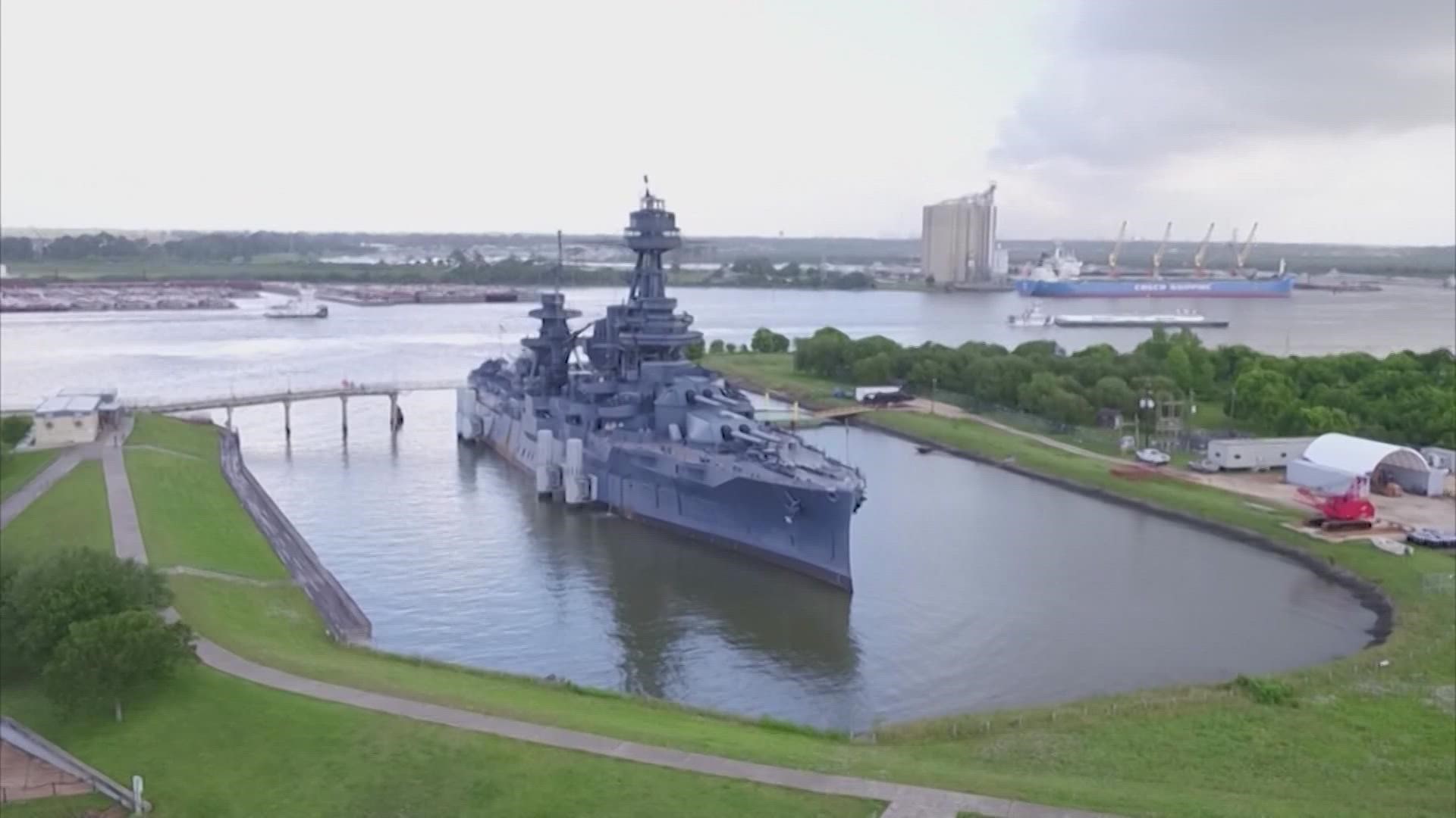 Battleship Cove hosts thousands of visitors despite rain