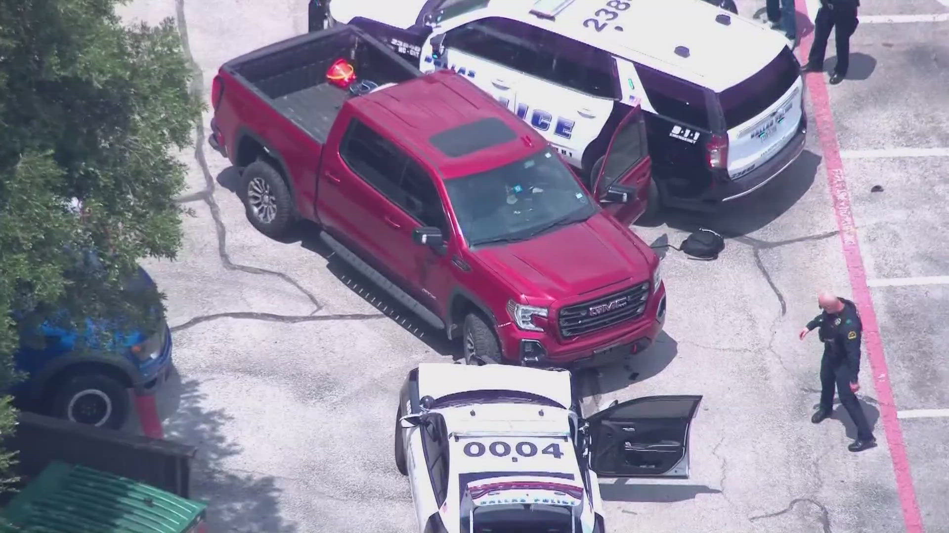 Police shoot person in stolen vehicle at North Dallas apartment complex ...