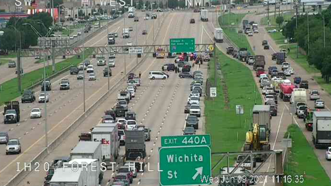 Crash on I 20 near Wichita Street in Forest Hill: 1 dead | wfaa.com