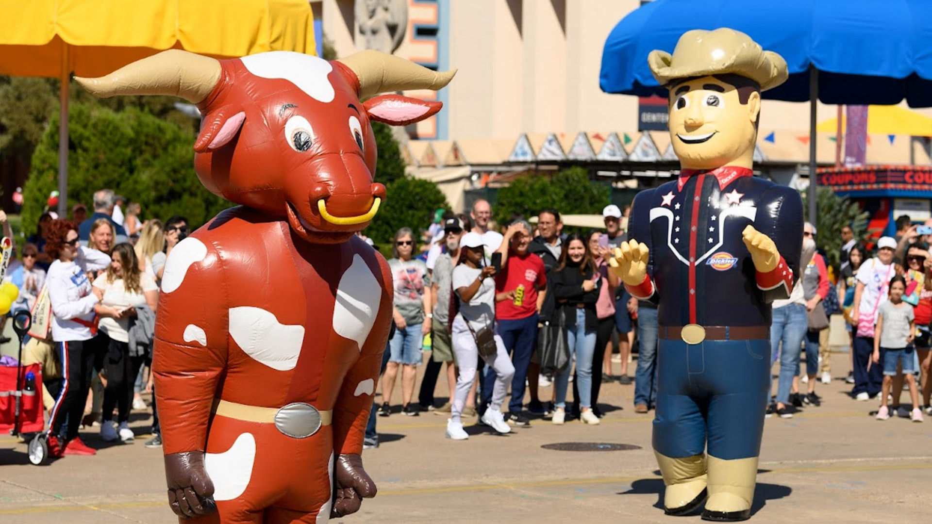 Find out more about the Showstoppers Inflatable characters in the Pint-Sized Parade.