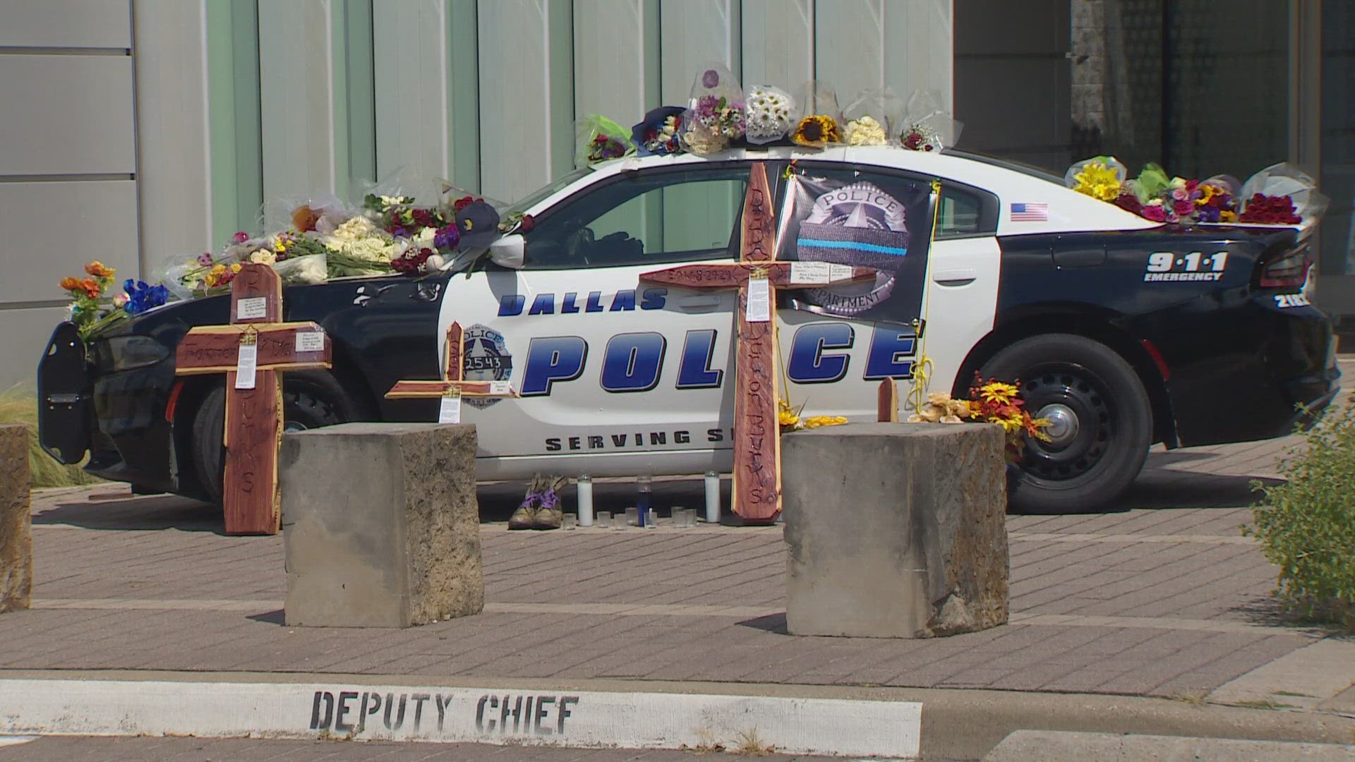 Memorial gathering set for fallen Officer Darron Burks | wfaa.com