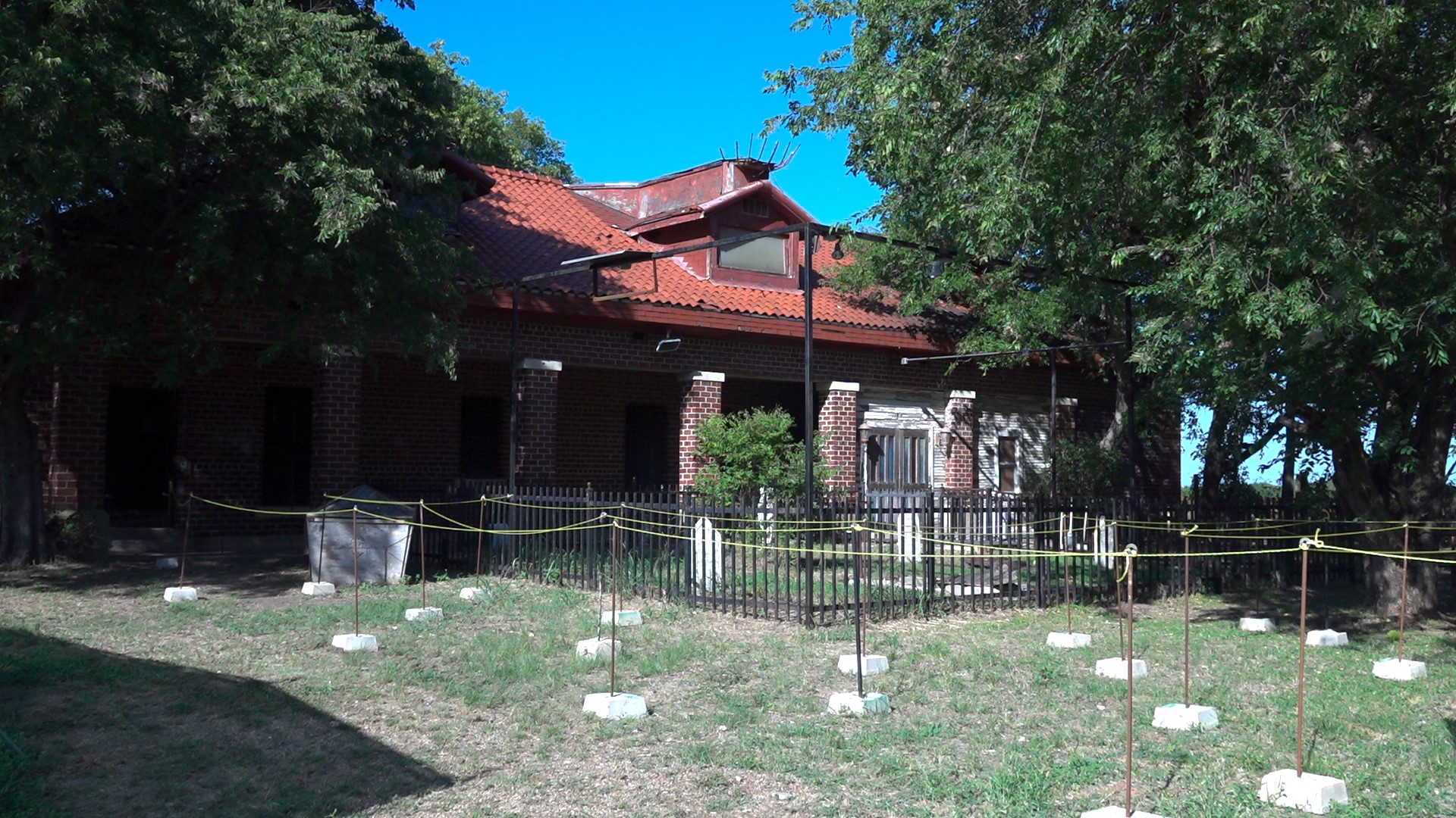 Toluca Ranch Texas haunted houses: Inside Reindeer Manor | wfaa.com