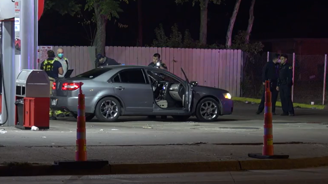 One person shot, killed inside car at Texaco gas station, Dallas police