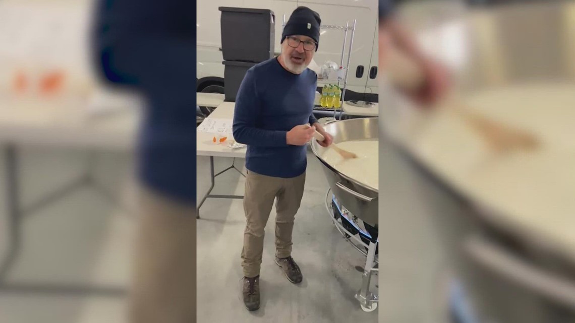 Dallas man travels to Poland to help Ukrainian refugees - Vimarsana News