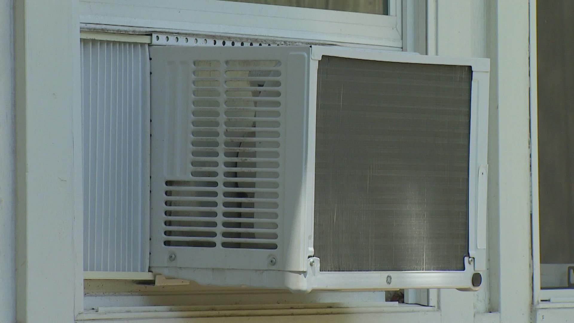 Tarrant County officials said they've seen an uptick in heat-related calls from residents asking for help, including 60 calls from Precinct 1 the past few weeks.
