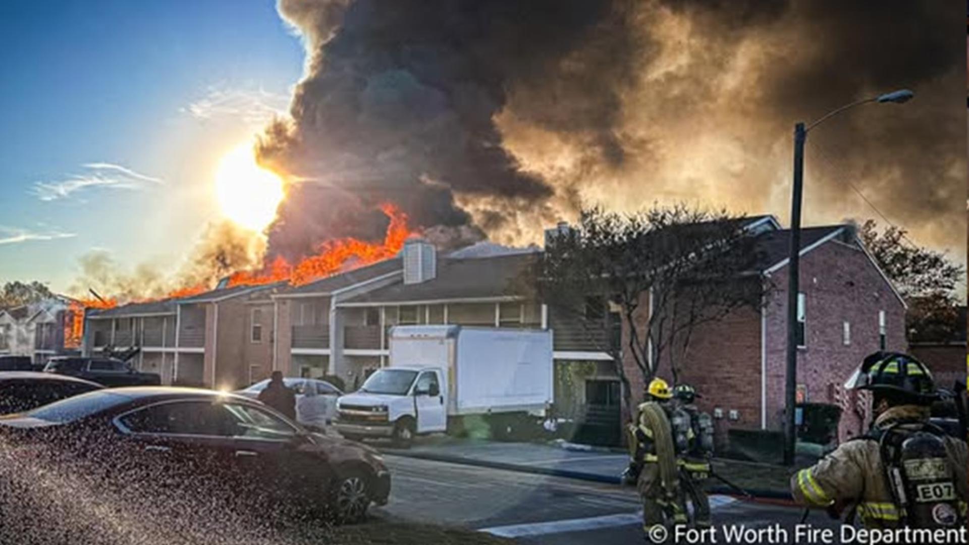 43 displaced after fire at Fort Worth apartment complex, officials say ...