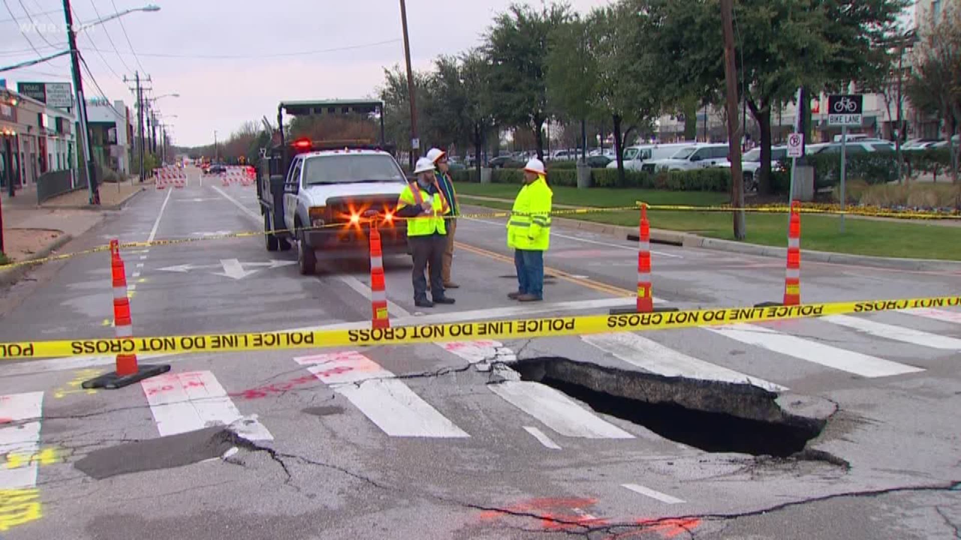 Big sinkhole opens up at busy Fort Worth intersection